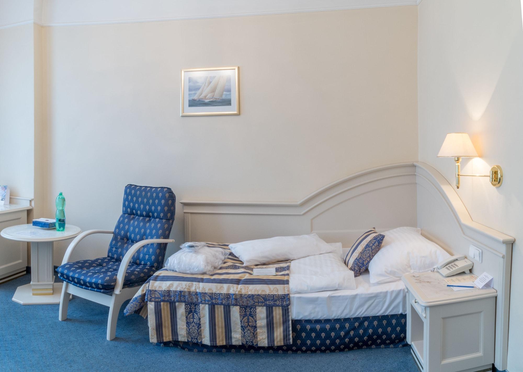 Ensana Hotel Pacifik マリアーンスケー・ラーズニェ エクステリア 写真