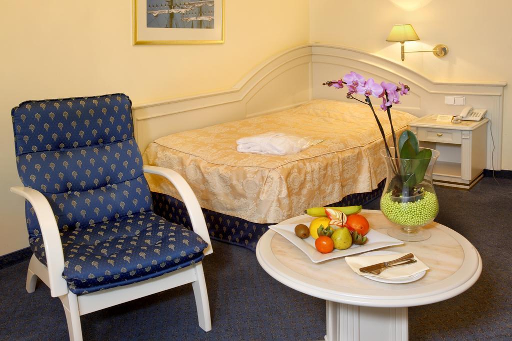 Ensana Hotel Pacifik マリアーンスケー・ラーズニェ エクステリア 写真