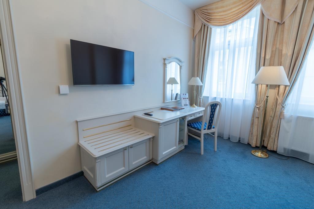Ensana Hotel Pacifik マリアーンスケー・ラーズニェ エクステリア 写真