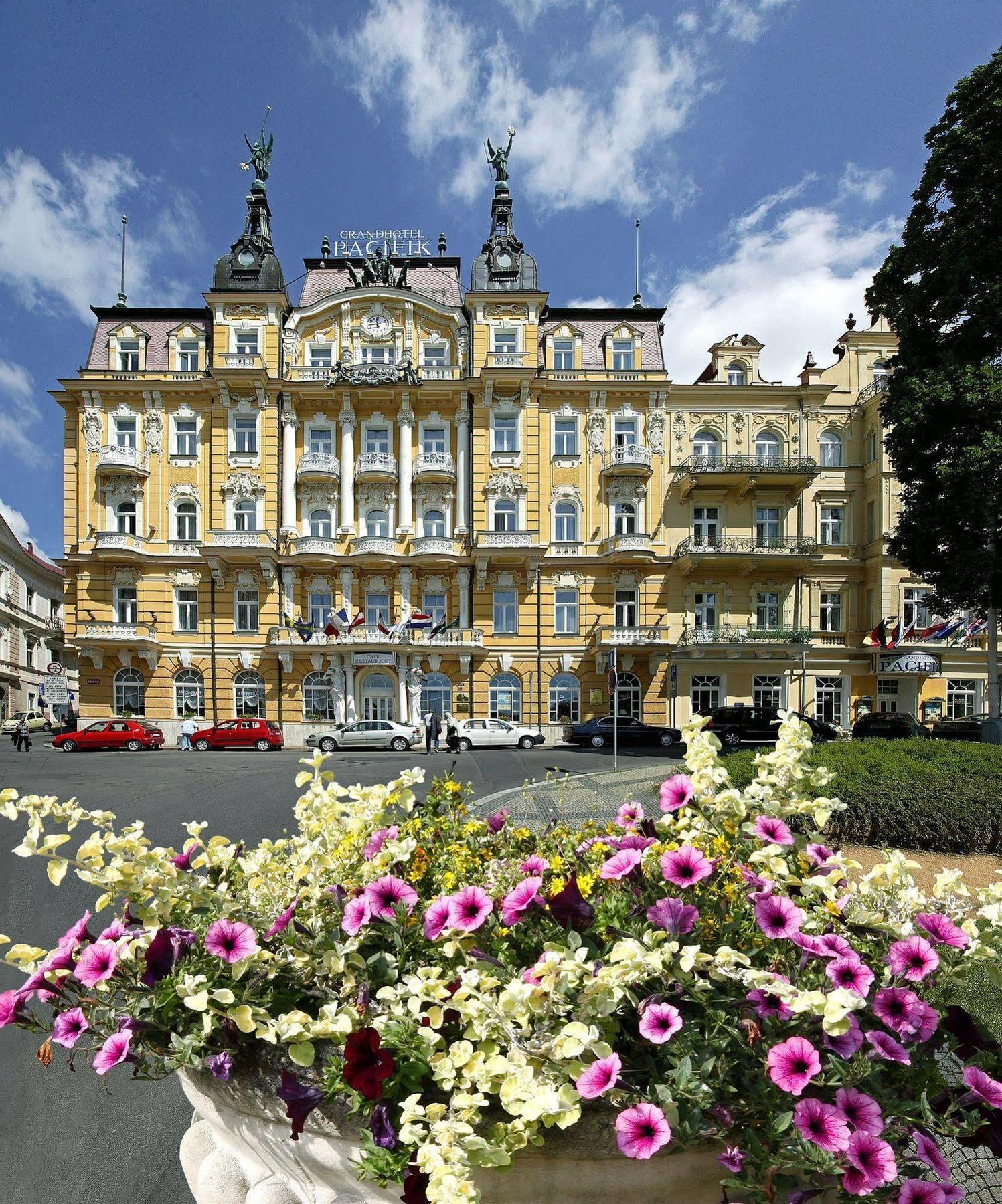 Ensana Hotel Pacifik マリアーンスケー・ラーズニェ エクステリア 写真